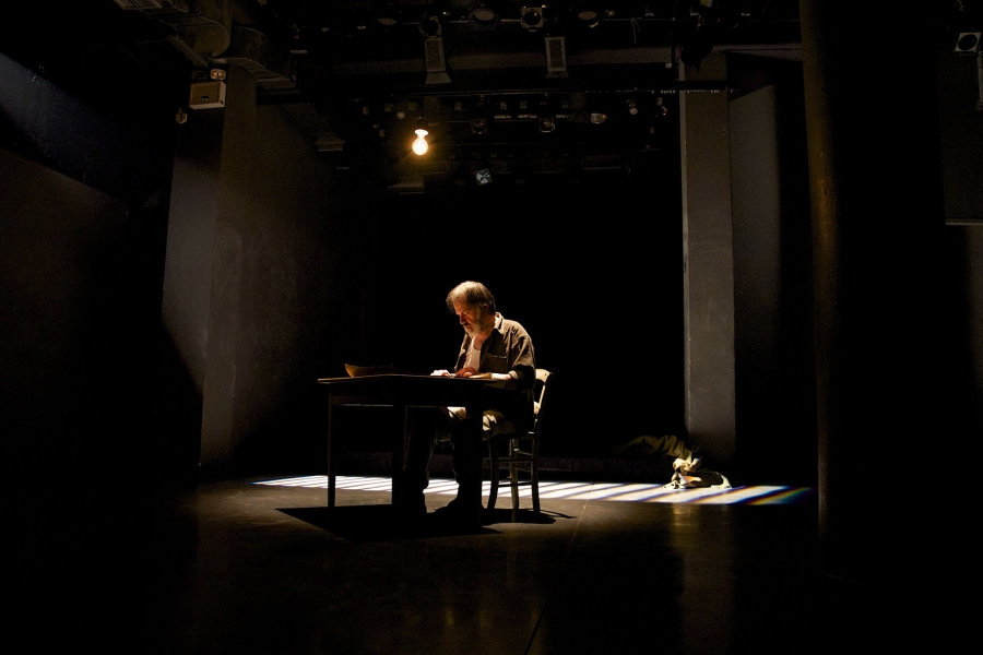 &laquo;&Tau;&omicron; &Kappa;&iota;&beta;ώ&tau;&iota;&omicron;&raquo; &alpha;&pi;ό 1&eta; &Nu;&omicron;&epsilon;&mu;&beta;&rho;ί&omicron;&upsilon; &gamma;&iota;&alpha; 9&eta; &chi;&rho;&omicron;&nu;&iota;ά &sigma;&tau;&omicron; Studio &Mu;&alpha;&upsilon;&rho;&omicron;&mu;&iota;&chi;ά&lambda;&eta;