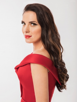 &Eta; &Phi;&omega;&tau;&epsilon;&iota;&nu;ή &Delta;ά&rho;&rho;&alpha; &sigma;&tau;&alpha; &tau;&rho;&alpha;&gamma;&omicron;ύ&delta;&iota;&alpha; &tau;&eta;&sigmaf; &Tau;&zeta;έ&nu;&eta;&sigmaf; &Beta;ά&nu;&omicron;&upsilon;