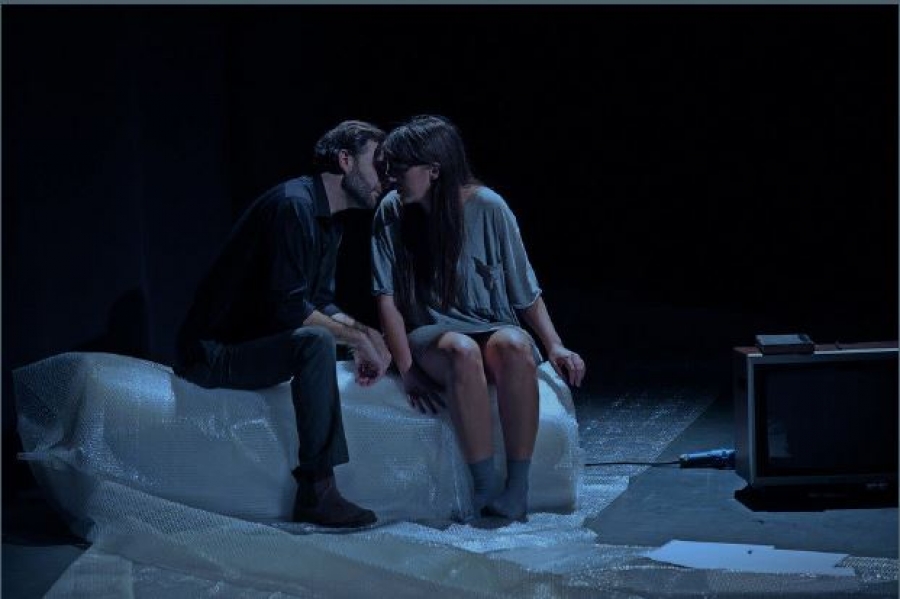 &Epsilon;ί&delta;&alpha;&mu;&epsilon; "&Tau;&omicron; &sigma;ύ&nu;&delta;&rho;&omicron;&mu;&omicron; &tau;&eta;&sigmaf; ά&delta;&epsilon;&iota;&alpha;&sigmaf; &phi;&omega;&lambda;&iota;ά&sigmaf;'' &sigma;&tau;&omicron; &theta;έ&alpha;&tau;&rho;&omicron; olvio