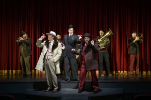 UNDERGROUND | &Mu;&epsilon; &tau;&omicron;&nu; &Beta;&alpha;&sigma;ί&lambda;&eta; &Chi;&alpha;&rho;&alpha;&lambda;&alpha;&mu;&pi;ό&pi;&omicron;&upsilon;&lambda;&omicron; &alpha;&pi;ό 1&eta; &Phi;&epsilon;&beta;&rho;&omicron;&upsilon;&alpha;&rho;ί&omicron;&upsilon; &sigma;&tau;&omicron; &Mu;έ&gamma;&alpha;&rho;&omicron; &Mu;&omicron;&upsilon;&sigma;&iota;&kappa;ή&sigmaf;