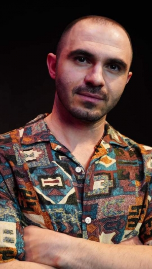 &Sigma;&upsilon;&nu;έ&nu;&tau;&epsilon;&upsilon;&xi;&eta; &tau;&omicron;&upsilon; &Nu;ί&kappa;&omicron;&upsilon; &Delta;ή&mu;&alpha; &sigma;&tau;&omicron; &theta;&epsilon;&alpha;&tau;&rho;&omicron;.gr, &mu;&epsilon; &alpha;&phi;&omicron;&rho;&mu;ή &tau;&eta;&nu; &pi;&alpha;&rho;ά&sigma;&tau;&alpha;&sigma;&eta; "&Eta; &Sigma;&eta;&mu;&alpha;&sigma;ί&alpha; &tau;&omicron;&upsilon; &nu;&alpha; &epsilon;ί&sigma;&alpha;&iota; &Sigma;&omicron;&beta;&alpha;&rho;ό&sigmaf;" &sigma;&tau;&omicron; &theta;έ&alpha;&tau;&rho;&omicron; &Delta;&rho;ό&mu;&omicron;&sigmaf;.