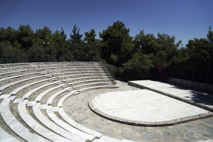 &Eta; &Theta;&epsilon;&alpha;&tau;&rho;&iota;&kappa;ή &Omicron;&mu;ά&delta;&alpha; Arte Povera &theta;ί&alpha;&sigma;&omicron;&sigmaf; &Lambda;ό&phi;&omicron;&upsilon; &Kappa;&omicron;&lambda;&omega;&nu;&omicron;ύ &alpha;&nu;&alpha;&zeta;&eta;&tau;ά &nu;έ&omicron;&upsilon;&sigmaf; &eta;&theta;&omicron;&pi;&omicron;&iota;&omicron;ύ&sigmaf;!