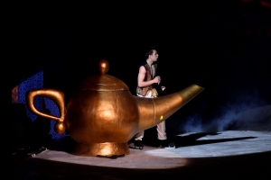 &Tau;&omicron; &upsilon;&pi;&epsilon;&rho;&theta;έ&alpha;&mu;&alpha; &tau;&eta;&sigmaf; &chi;&rho;&omicron;&nu;&iota;ά&sigmaf; "ALADDIN ON ICE: &Chi;ί&lambda;&iota;&epsilon;&sigmaf; &kappa;&alpha;&iota; &mu;ί&alpha; &Nu;ύ&chi;&tau;&epsilon;&sigmaf;" &Theta;&Epsilon;&Sigma;&Sigma;&Alpha;&Lambda;&Omicron;&Nu;&Iota;&Kappa;&Eta; 6-8 &Delta;&Epsilon;&Kappa;&Epsilon;&Mu;&Beta;&Rho;&Iota;&Omicron;&Upsilon; 2024