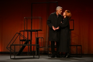 &Eta; "&Phi;&theta;&iota;&nu;&omicron;&pi;&omega;&rho;&iota;&nu;ή &iota;&sigma;&tau;&omicron;&rho;ί&alpha;" &tau;&omicron;&upsilon; &Alpha;&lambda;&epsilon;&xi;έ&iota; &Alpha;&rho;&mu;&pi;&omicron;ύ&zeta;&omega;&phi; &sigma;&epsilon; &sigma;&kappa;&eta;&nu;&omicron;&theta;&epsilon;&sigma;ί&alpha; &Beta;ά&nu;&alpha;&sigmaf; &Pi;&epsilon;&phi;ά&nu;&eta; &mu;&epsilon; &tau;&eta;&nu; &Pi;έ&mu;&eta; &Zeta;&omicron;ύ&nu;&eta; &kappa;&alpha;&iota; &tau;&omicron;&nu; &Sigma;&tau;&alpha;ύ&rho;&omicron; &Zeta;&alpha;&lambda;&mu;ά &sigma;&tau;&omicron; &Theta;έ&alpha;&tau;&rho;&omicron; &Alpha;&rho;&gamma;ώ &alpha;&pi;ό &tau;&iota;&sigmaf; 3 &Nu;&omicron;&epsilon;&mu;&beta;&rho;ί&omicron;&upsilon; / 2&omicron;&sigmaf; &chi;&rho;ό&nu;&omicron;&sigmaf; &epsilon;&pi;&iota;&tau;&upsilon;&chi;ί&alpha;&sigmaf;