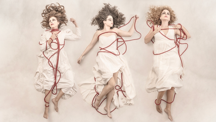 &Epsilon;ί&delta;&alpha;&mu;&epsilon; &tau;&eta;&nu; &pi;&alpha;&rho;ά&sigma;&tau;&alpha;&sigma;&eta; &laquo;&Mu;&omicron;&nu;ό&kappa;&lambda;&iota;&nu;&omicron; &sigma;&epsilon; &mu;&pi;&omicron;&upsilon;ά&tau;&raquo; &sigma;&tau;&omicron; &Theta;έ&alpha;&tau;&rho;&omicron; &Alpha;&lambda;&kappa;&mu;ή&nu;&eta;